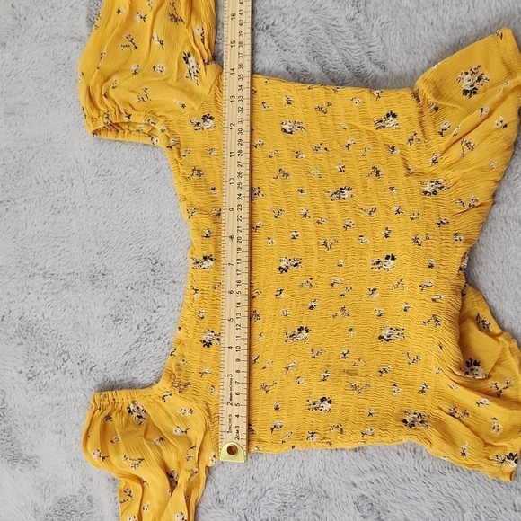 Hollister yellow cropped floral top - Picture 9 of 9